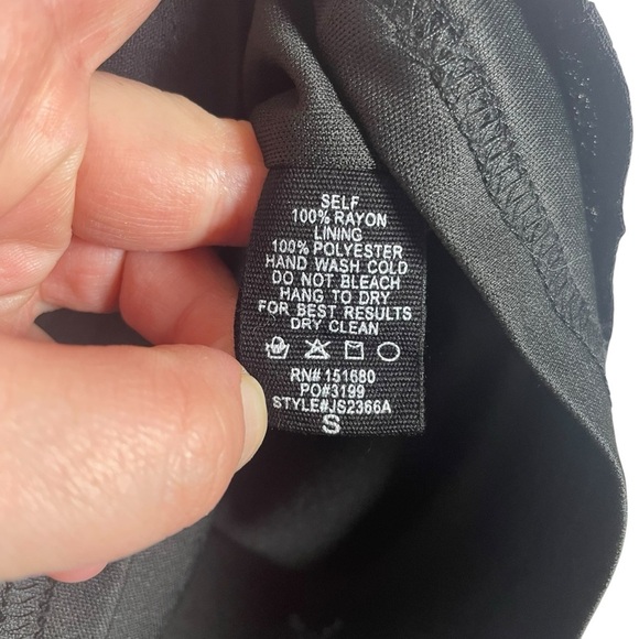 Storia Women’s Ruffle Tiered Embroidered Star Skirt in Black/White Size S - Picture 9 of 9